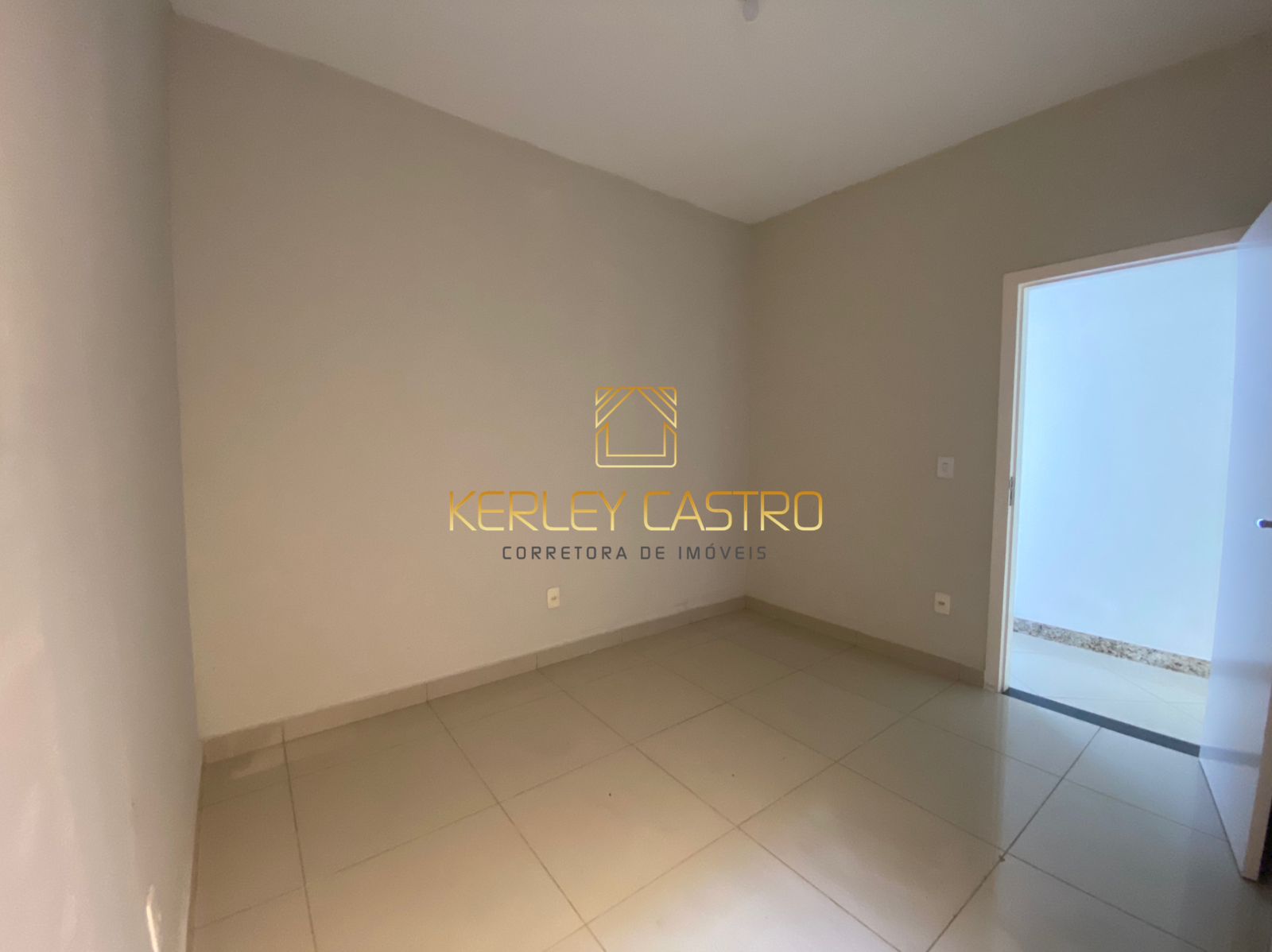 VENDO  CASA-IPORANGA 